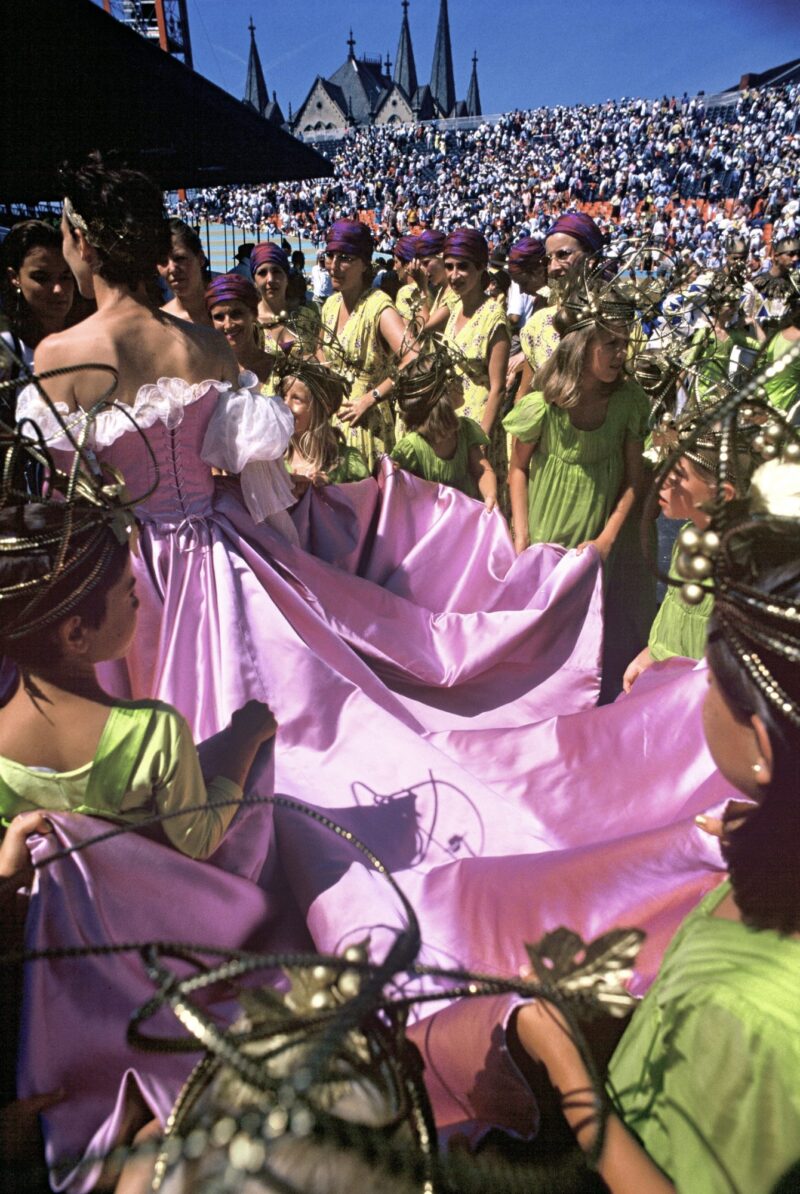 Costume : robe rose, Fête des Vignerons 1999